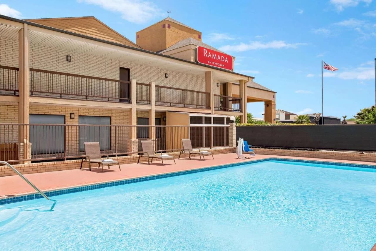 Ramada by Wyndham San Antonio Near SeaWorld - Lackland AFB photo