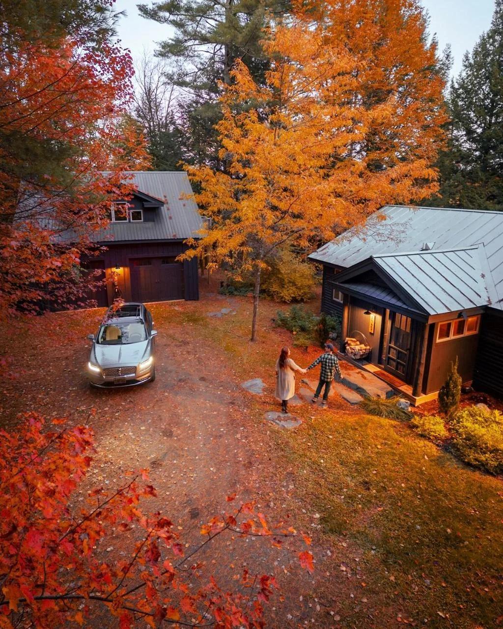 River Ridge Cabin, Clubhouse Included, 2 Units, Forest Setting, River Views, near Stowe