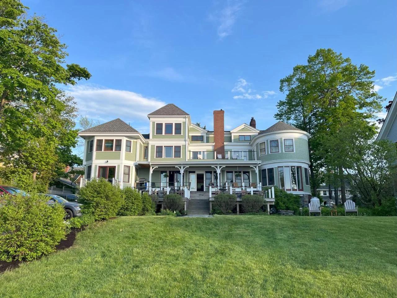 Saltair Inn Waterfront B&B photo
