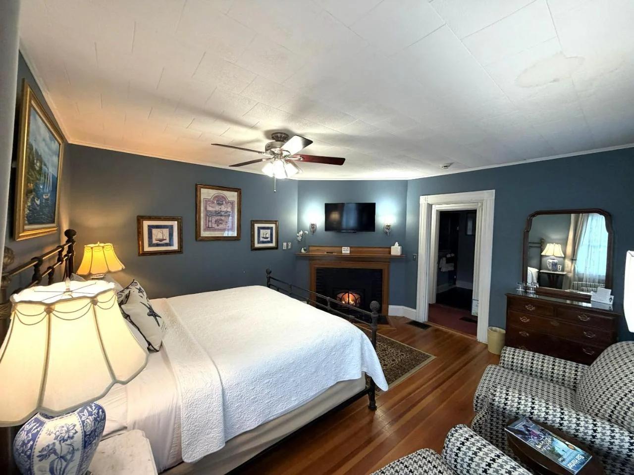 Saltair Inn Waterfront B&B photo