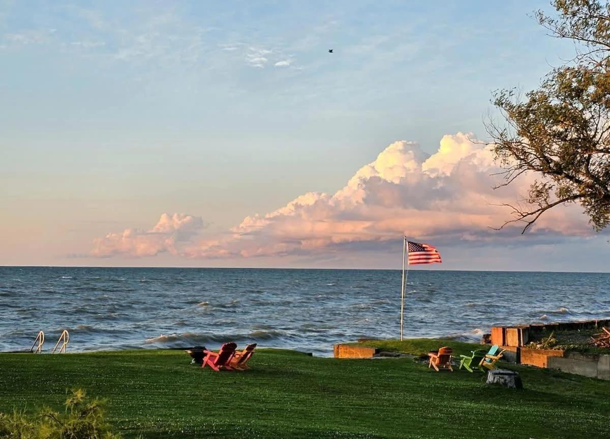 SeaSide Lake-Front Cottage photo