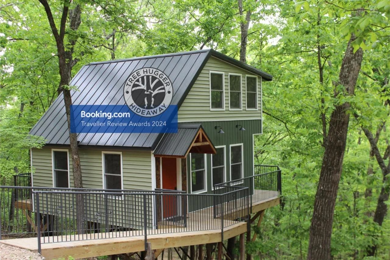 Secluded Treehouse in the Woods - Tree Hugger Hideaway