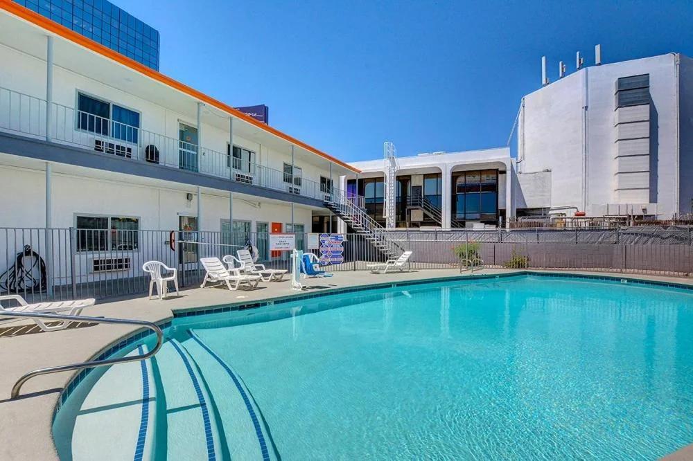 Siegel Select LV Strip-Convention Center photo