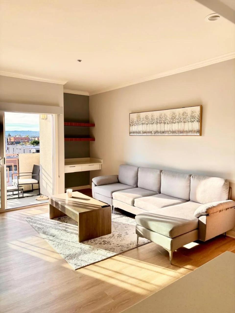 Spacious 2Beds 2Baths Unit with Balcony-Roof Top View-LACMA photo