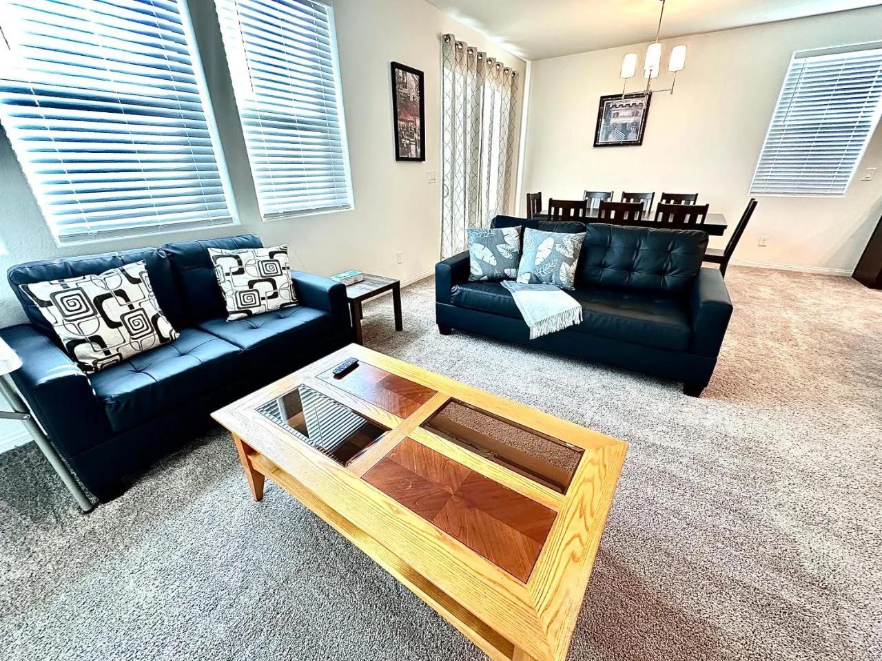 Spacious House, 5 bedrooms, Sleeps 12, Near Las Vegas Strip and Airport photo