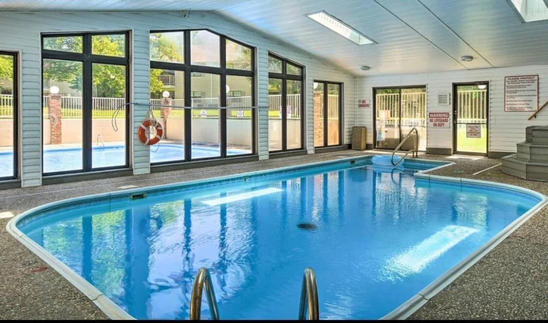 Spacious! Pools, Hot Tub, Free Attraction Tickets!! photo