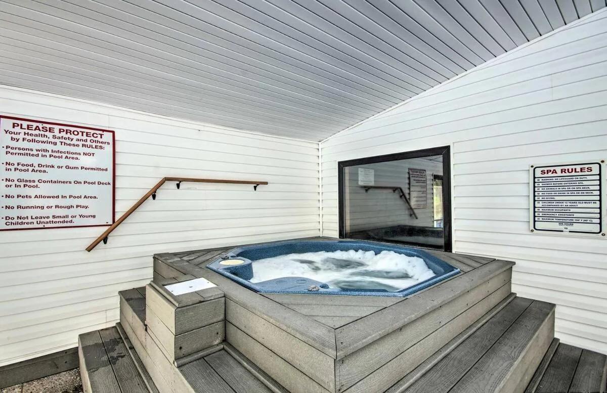 Spacious! Pools, Hot Tub, Free Attraction Tickets!! photo