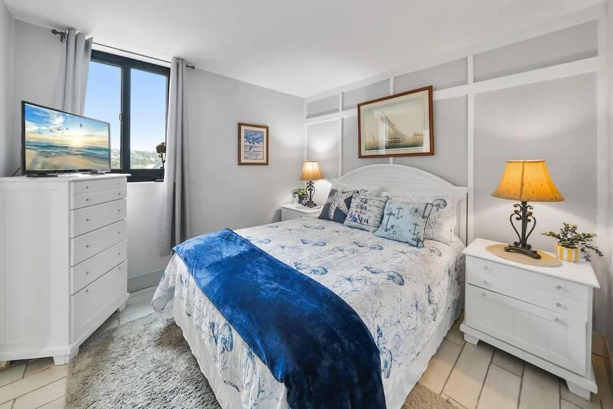 Spring Special! Renovated Resort Condo - on the Beach! foto