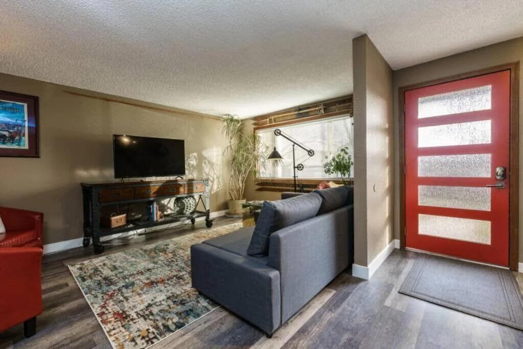 #StayInMyDistrict Eclectic Boise Townhouse near St Als photo
