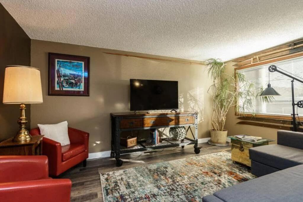 #StayInMyDistrict Eclectic Boise Townhouse near St Als photo