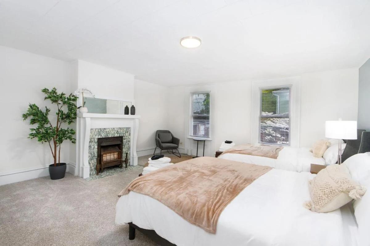 Stunning Apt w Rooftop & Game Room - Sleeps 10 photo