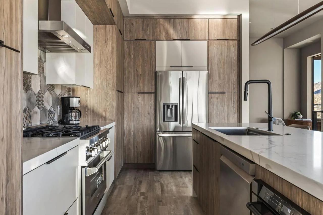 Suncrest by Fieldtrip JT Modern w Pool and Views photo