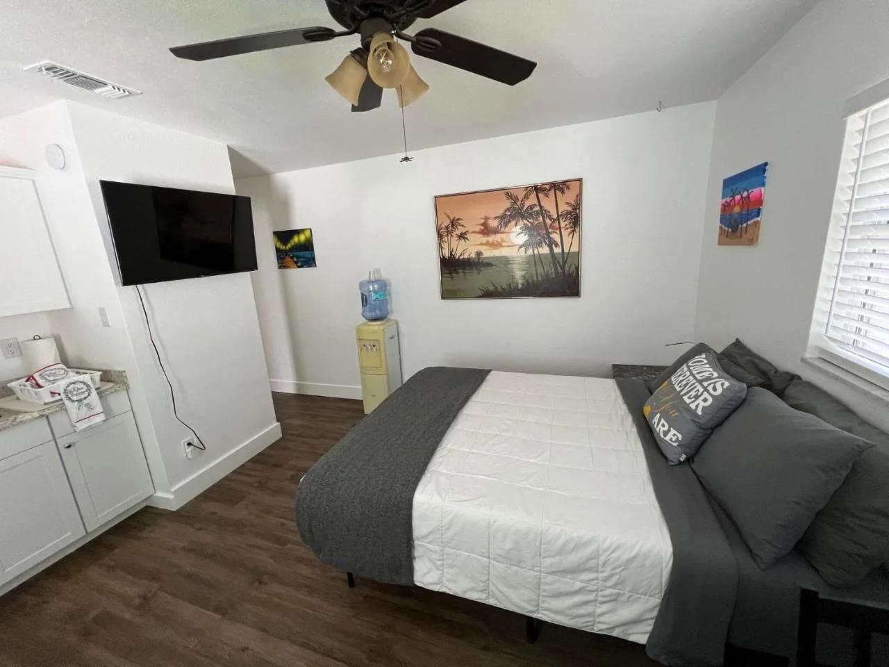 Sunny beach retreat with private bath, room and yard-3miles from Beach photo
