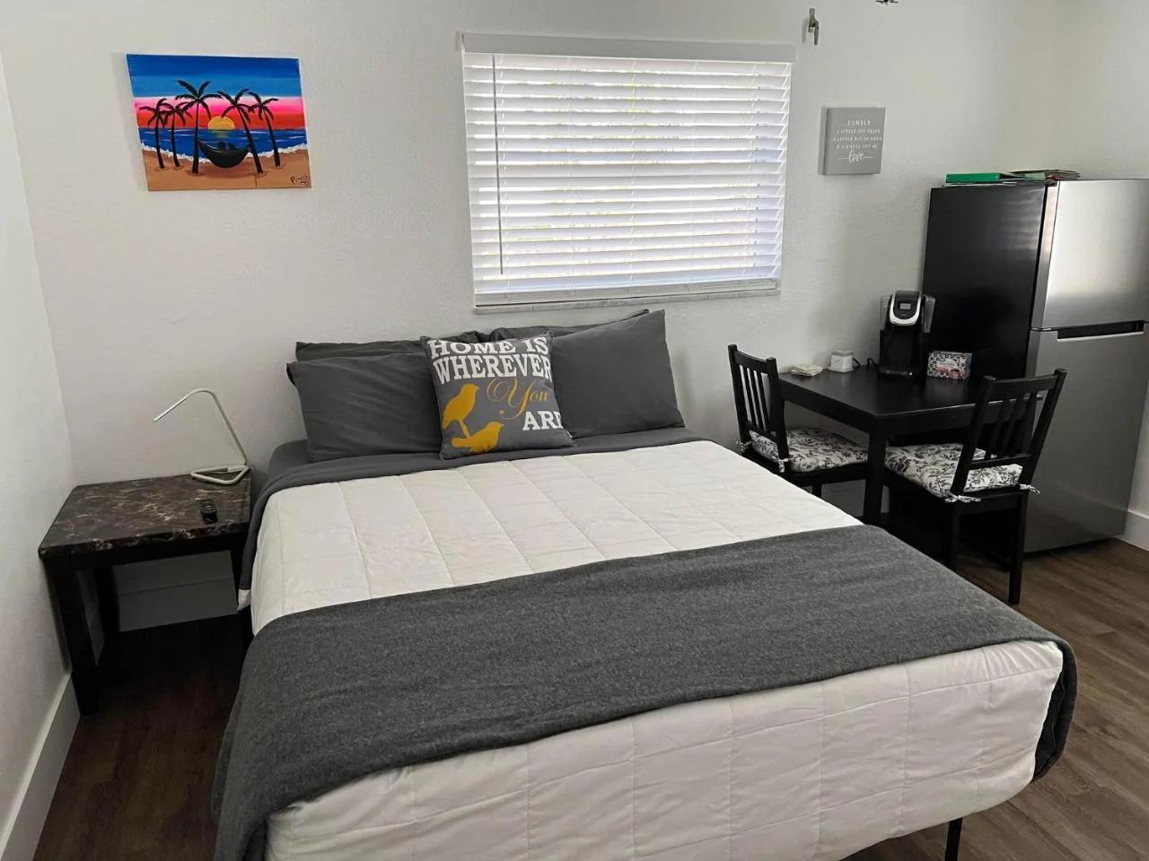 Sunny beach retreat with private bath, room and yard-3miles from Beach photo