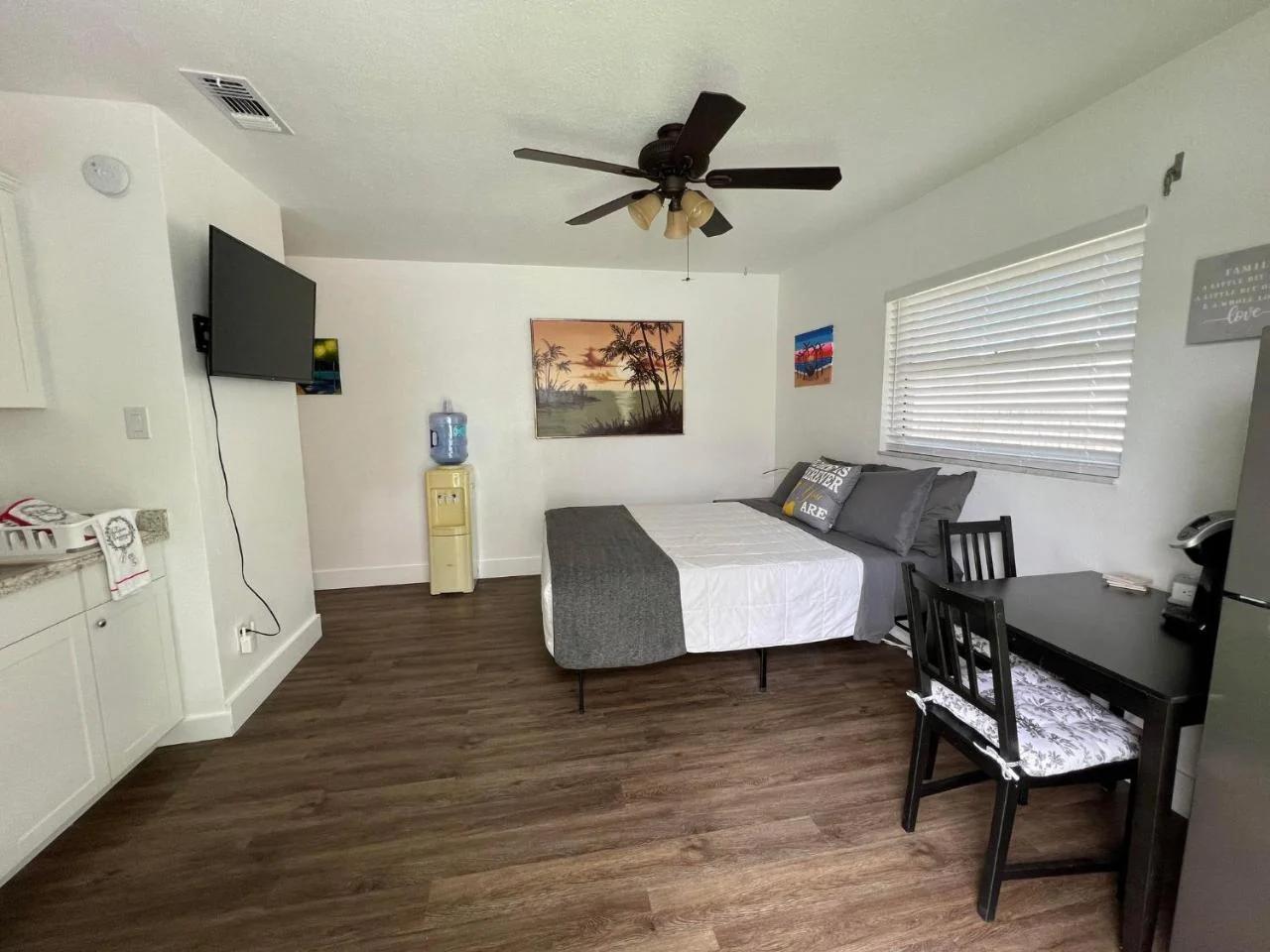 Sunny beach retreat with private bath, room and yard-3miles from Beach photo