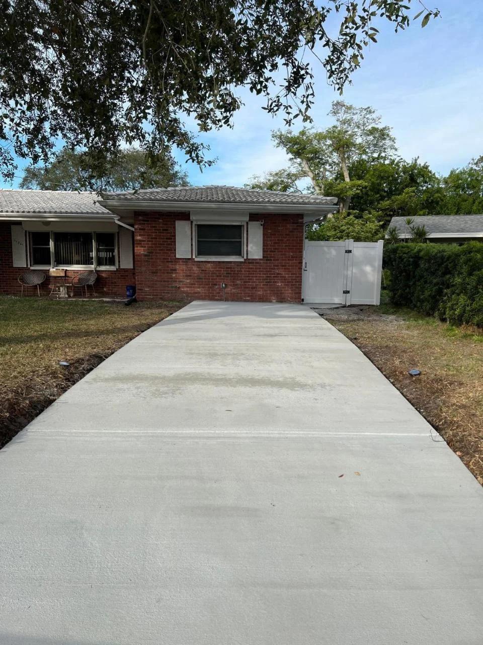 Sunny beach retreat with private bath, room and yard-3miles from Beach photo