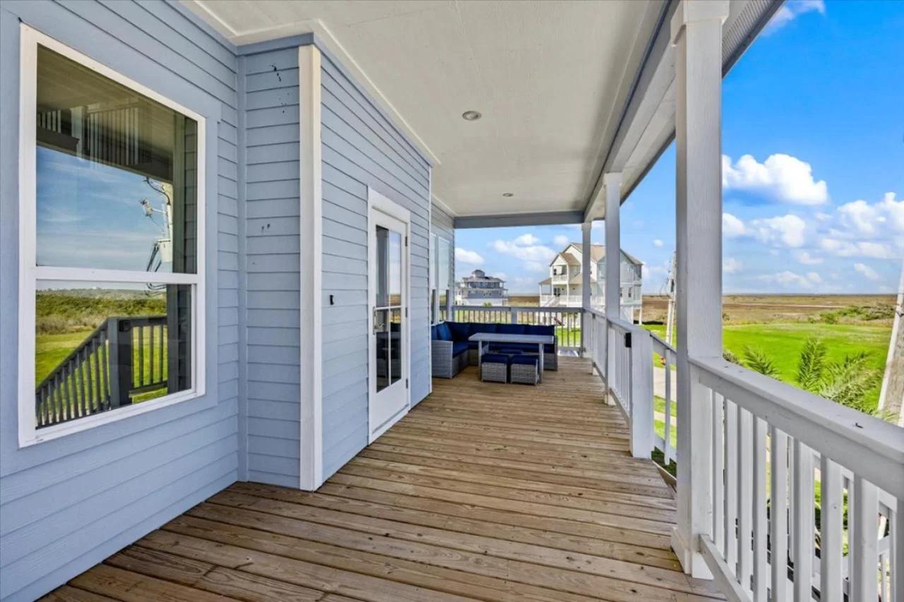 Sunset Point Cozy beach home and short drive to beach photo