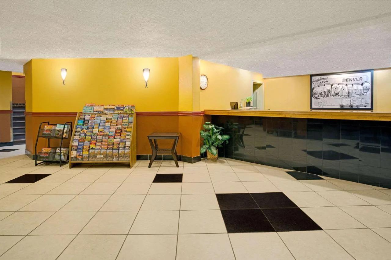 Super 8 by Wyndham Denver Stapleton foto