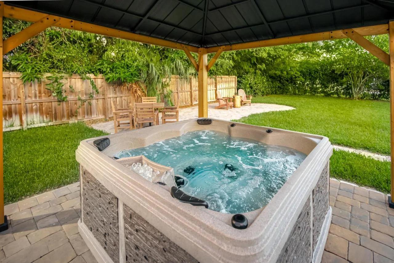 The Bohemian Heaven! with jacuzzi, Playgroud, 2miles to downtown foto