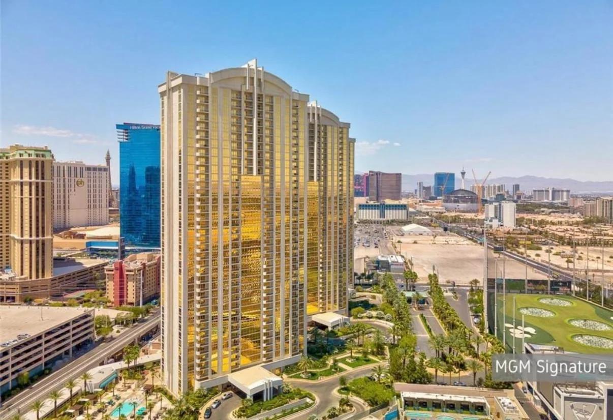 The Esme Suite at MGM Signature 5 MIN WALK FROM F1 GRANDSTAND Located at Tower 2