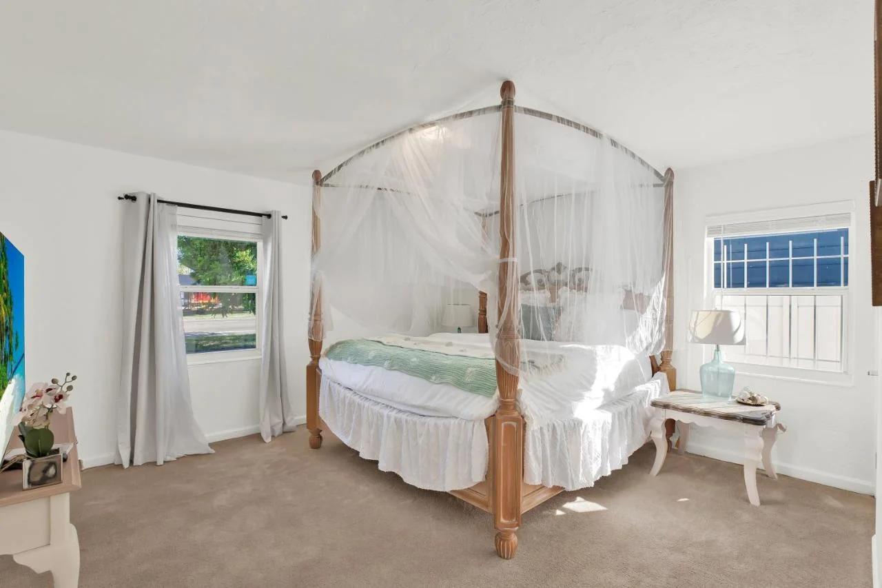 The Perfumers House Hot Tub Near St Pete Beach photo