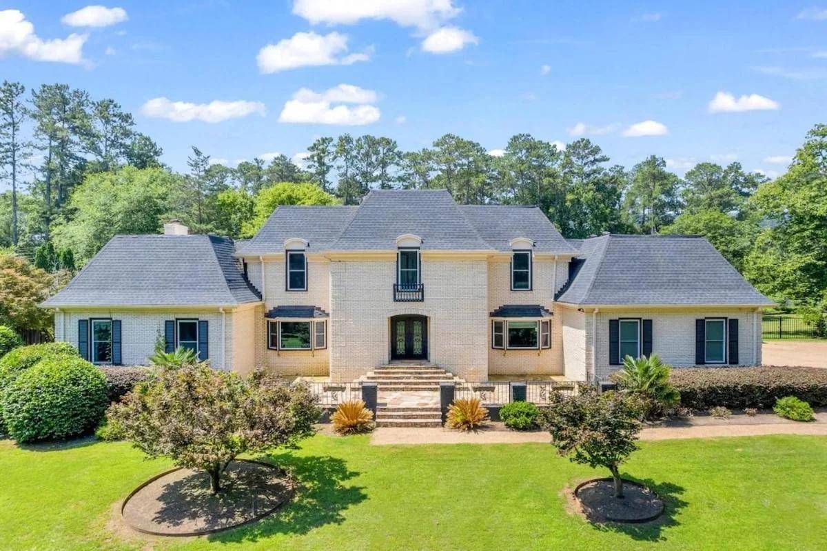 The Wexford French Chateau w Pool
