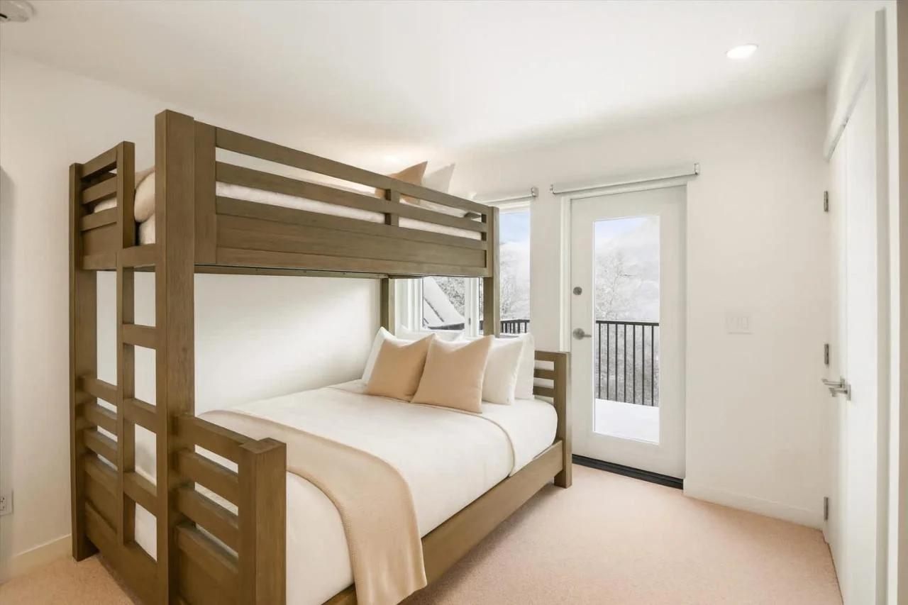 Top Floor Modern Ski-in & Out 3 BR Views photo