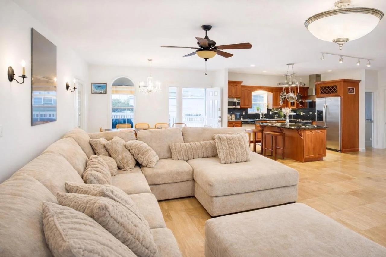 UltraLuxury Stays Sleeps 22 Tampa FL photo