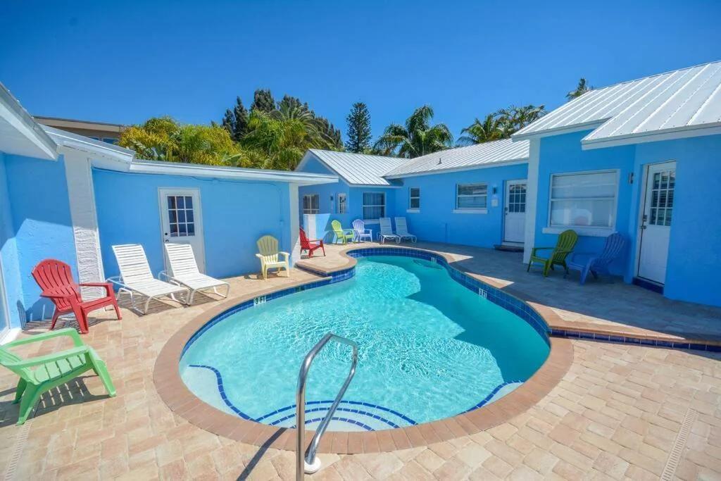 VILLA 2 walk to Siesta Beach, Pool, Daily Rentals