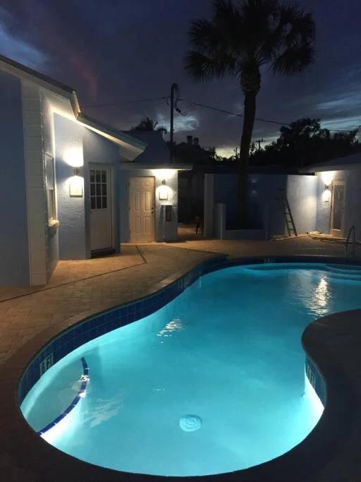 VILLA 2 walk to Siesta Beach, Pool, Daily Rentals photo