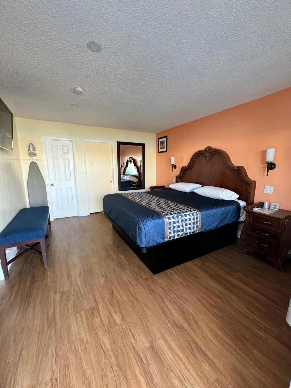 Walden Motel photo