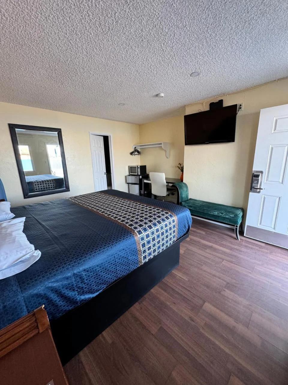 Walden Motel photo