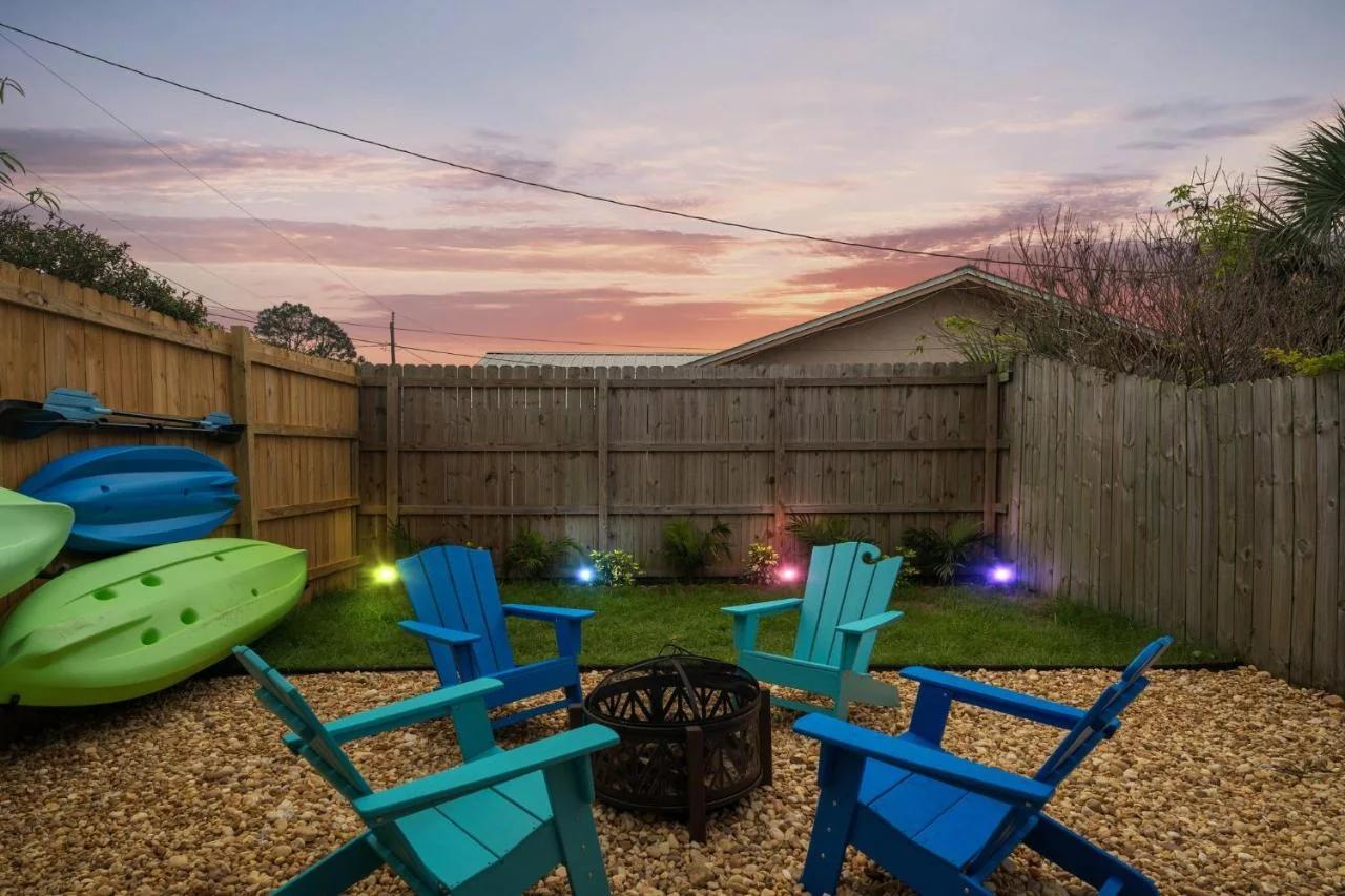 Walk to Beach, Private Beach Townhome, Backyard, Fire Pit, Shell Island & St Andrews State Park