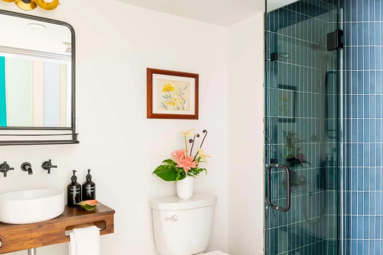 Wayfinder Waikiki - Voted Top 10 Best Hotels in Hawaii! photo