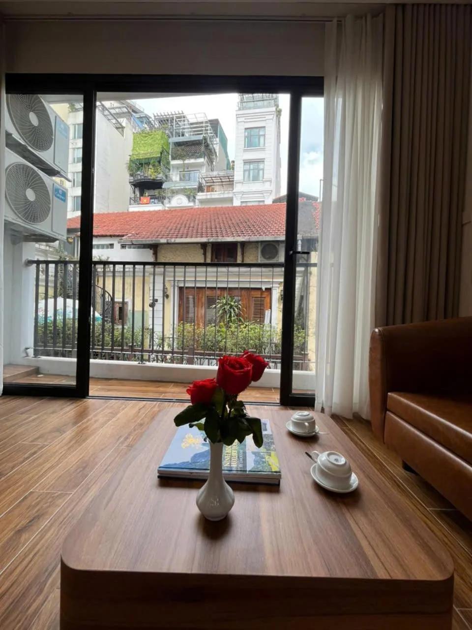 Azen Lakeside Apartment & Hotel