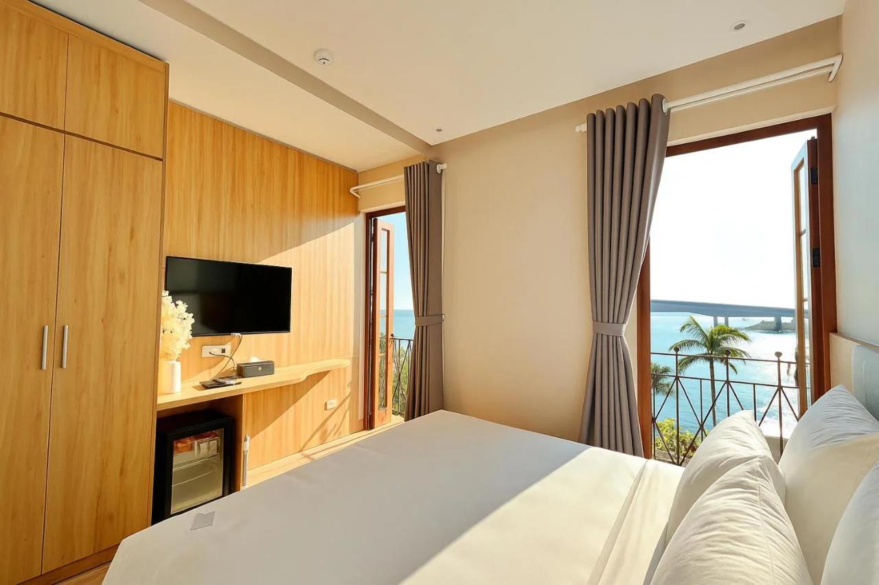 HANZ Lagoon Sunset Hotel