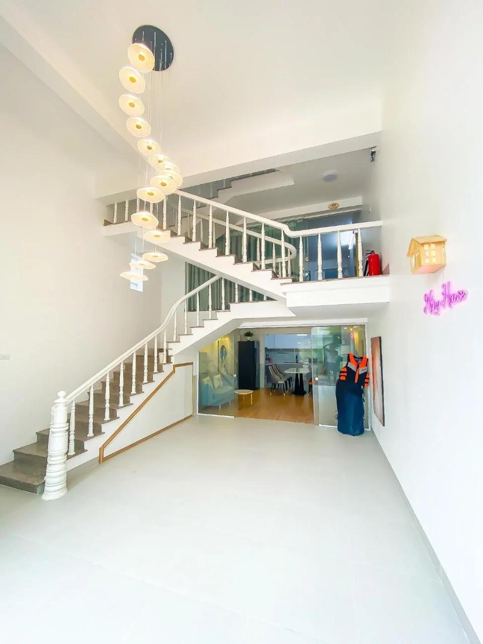 Nắng House - Ngôi Nhà 5 Phòng Ngủ cách công viên Sun World 500m photo