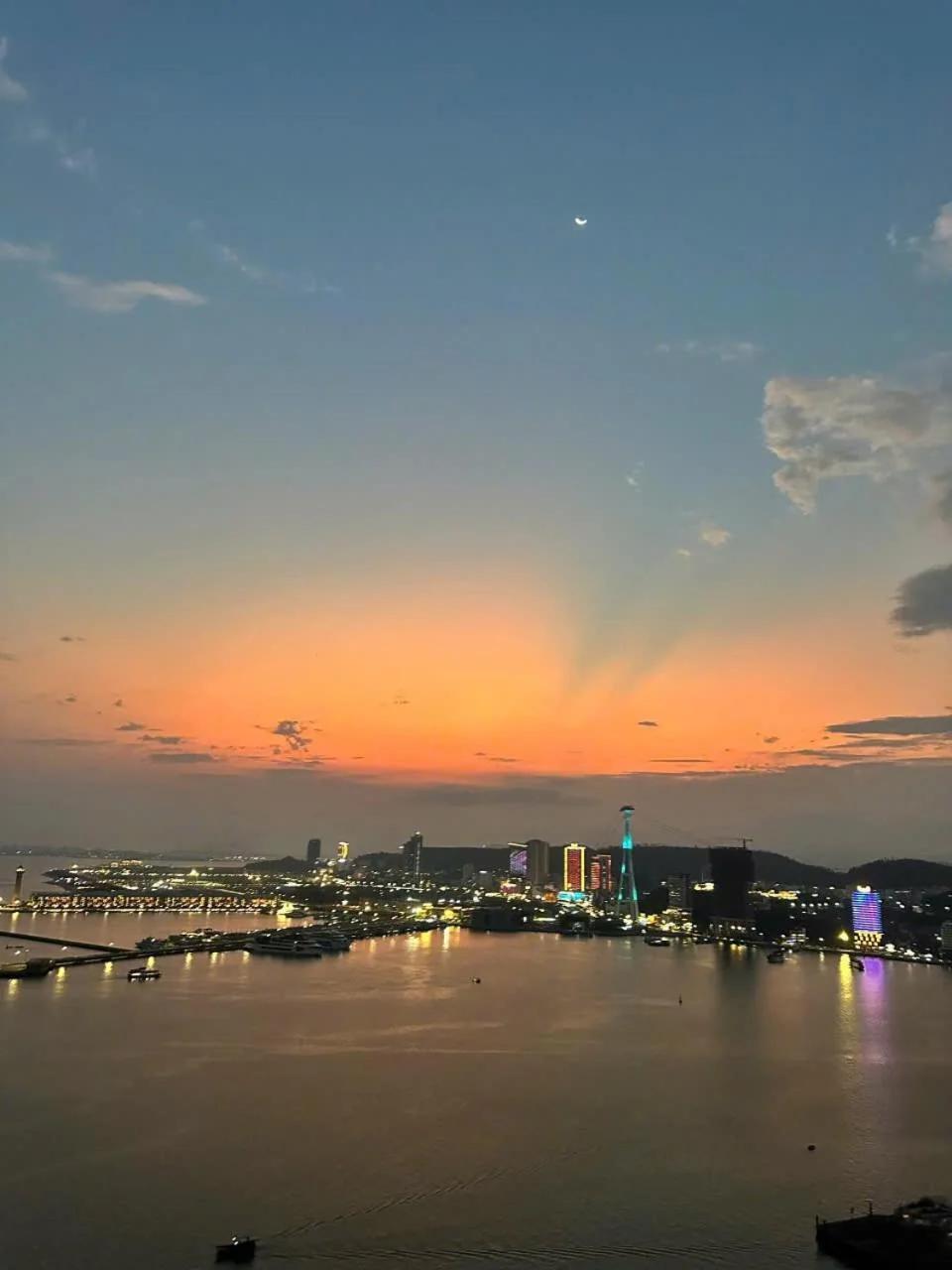 The Bay Hạ long photo