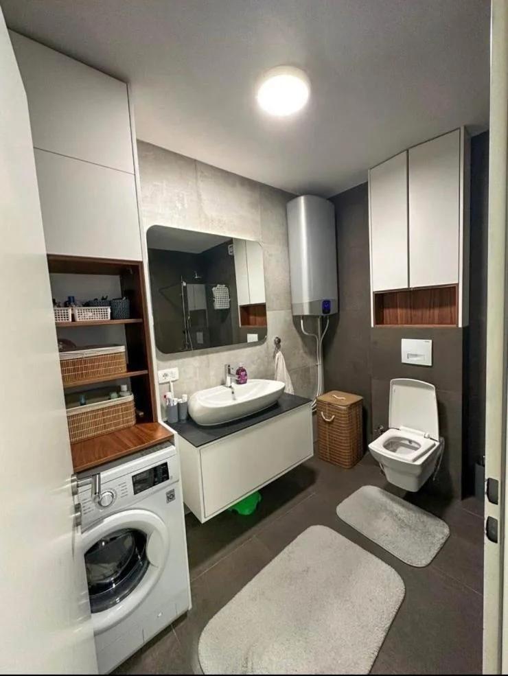 Crystal City Apartment photo