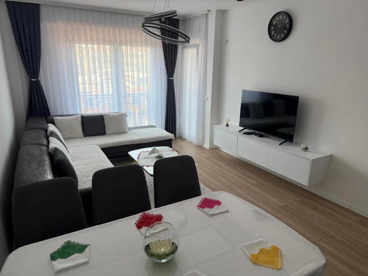 Erina Luxury Apartment with Private Bathroom & Free Parking