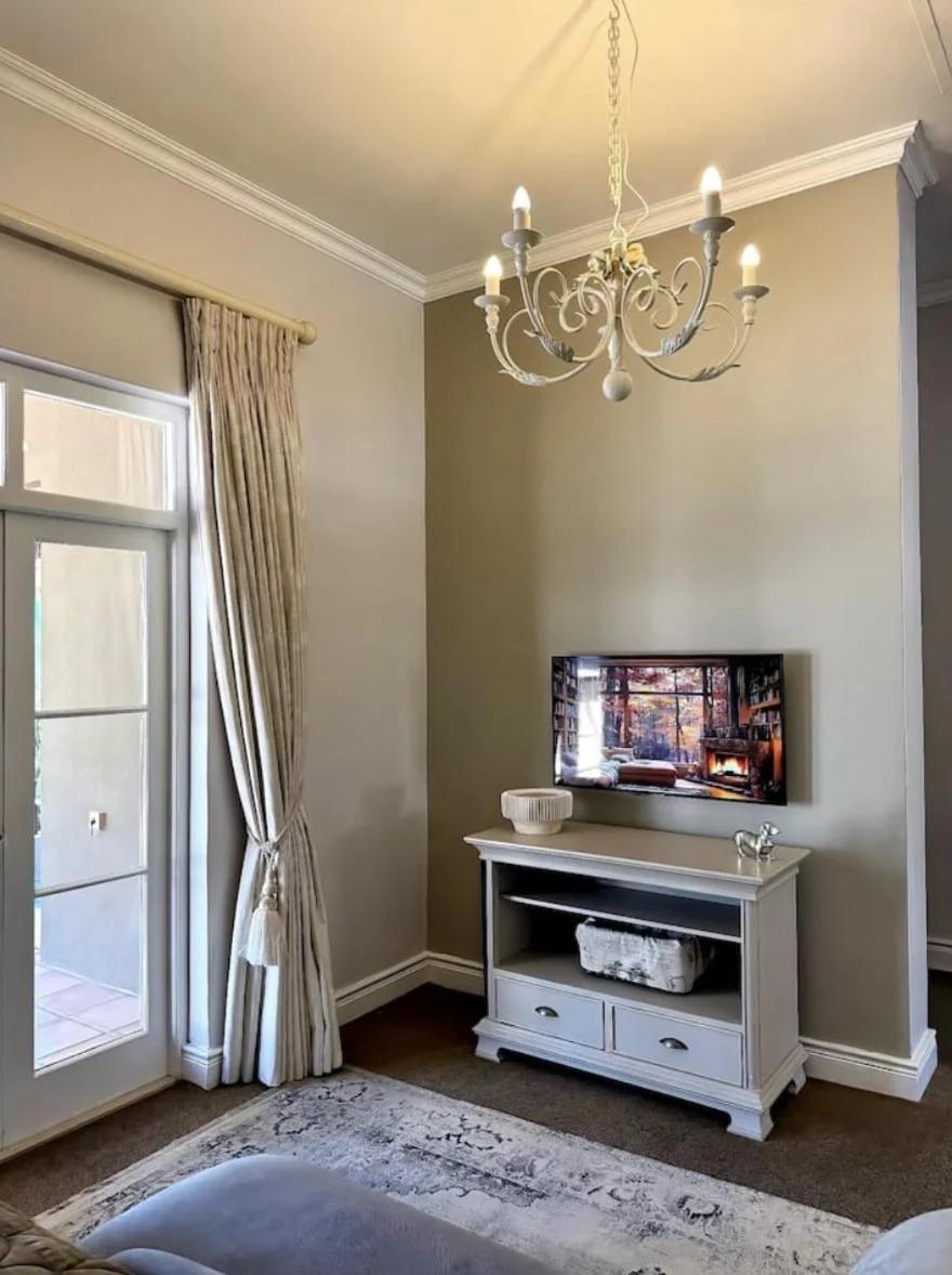 2 Bed Lakeview at Lermitage photo
