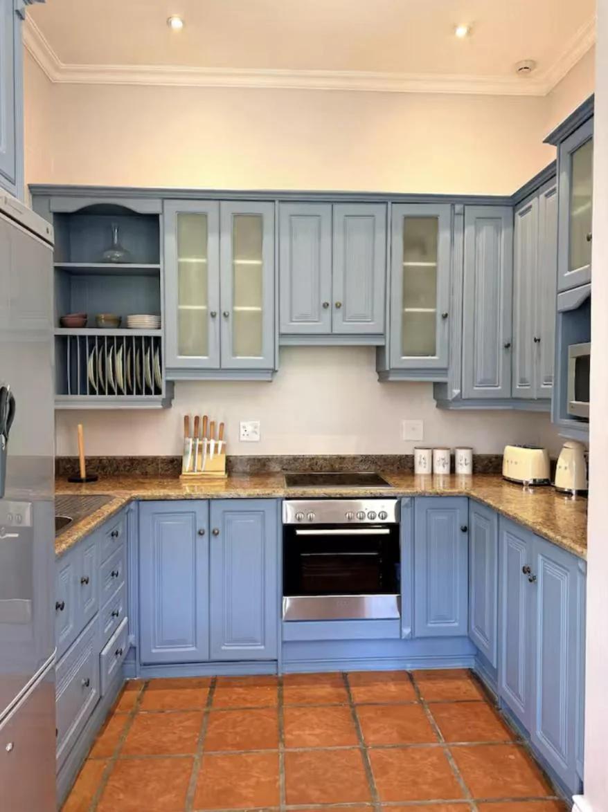 2 Bed Lakeview at Lermitage photo