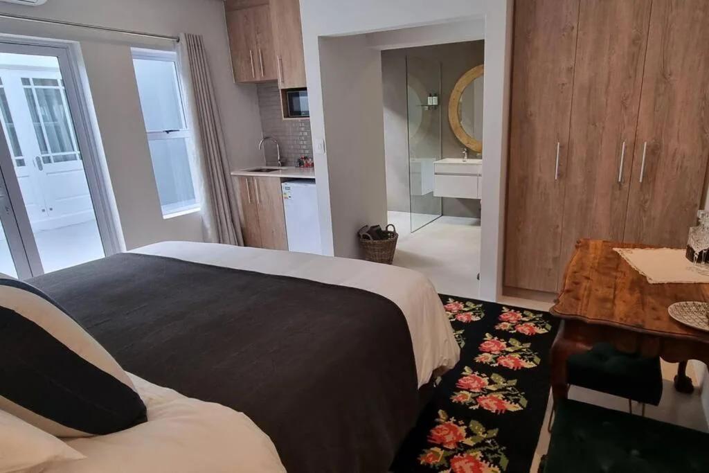 C'est la Vie 6 Standard Apartment