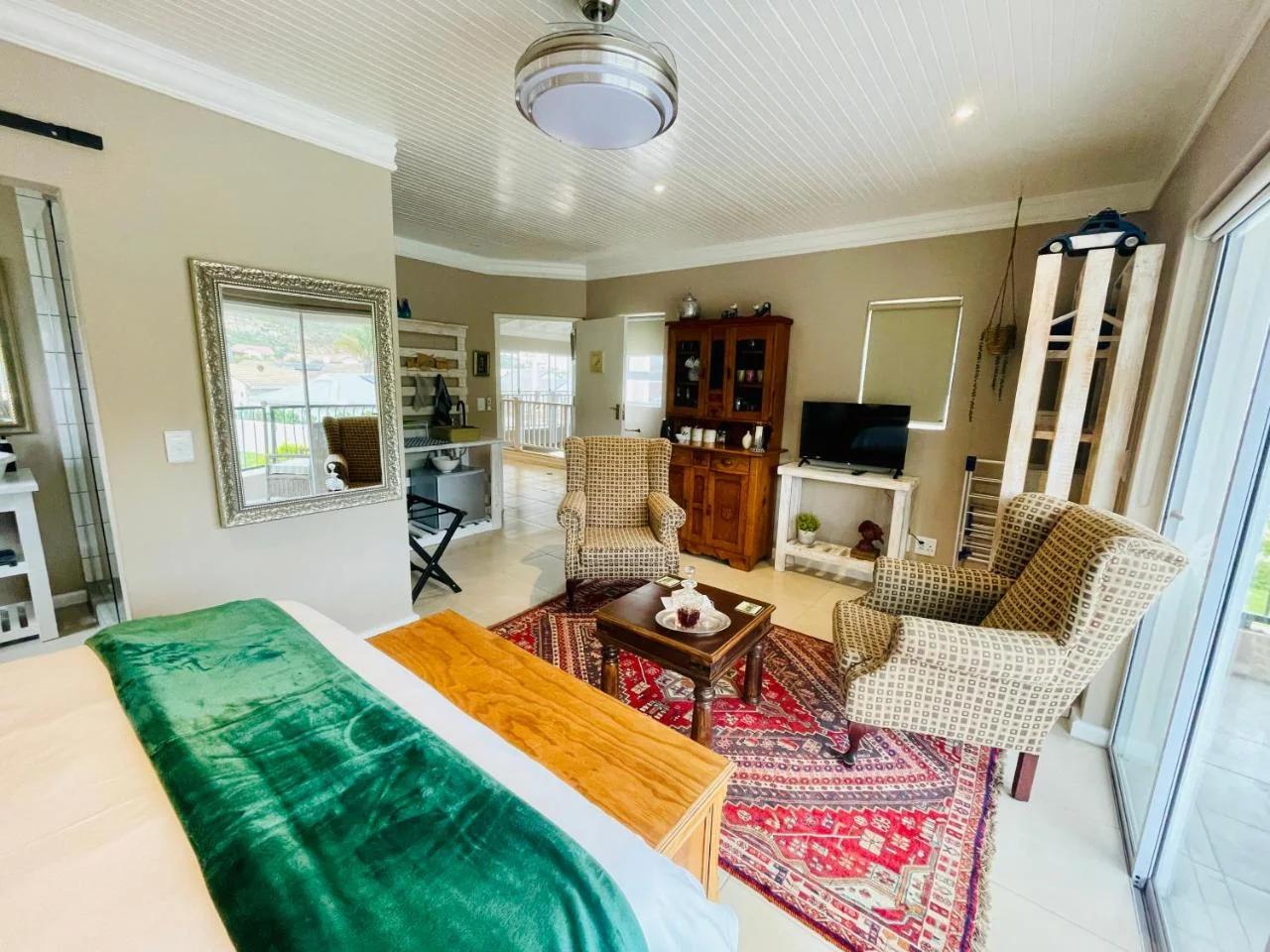 Calm Waters Guesthouse photo