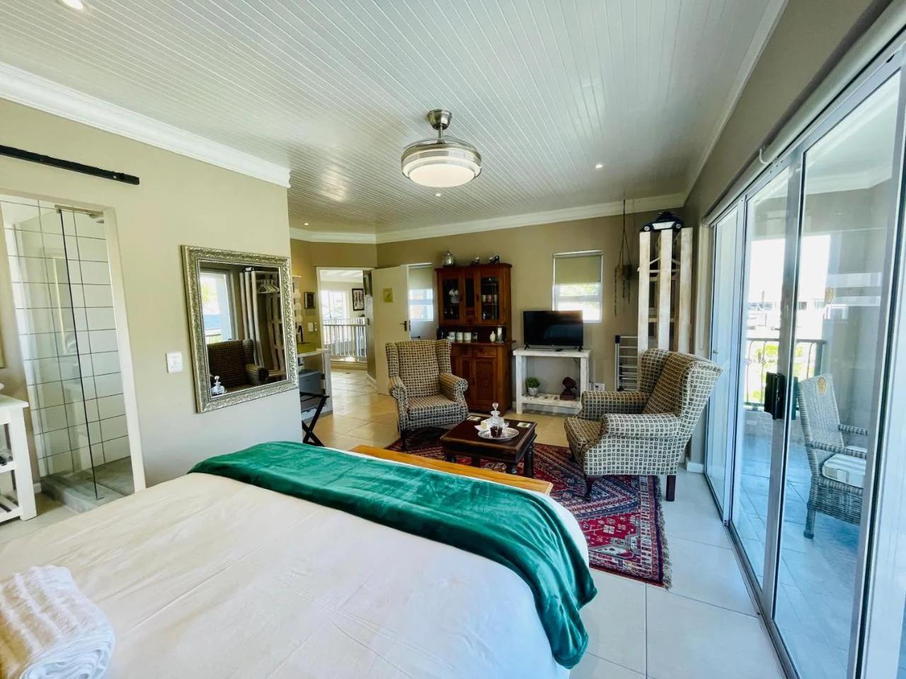 Calm Waters Guesthouse photo