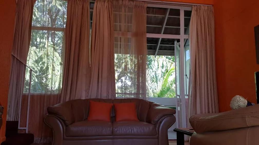 Best Location, borehole water, FREE WIFI, 5min to CBD, photo
